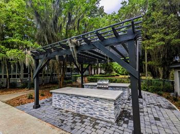 Marsh Cove Apartments in Savannah Georgia photo of outdoor kitchen and grill area